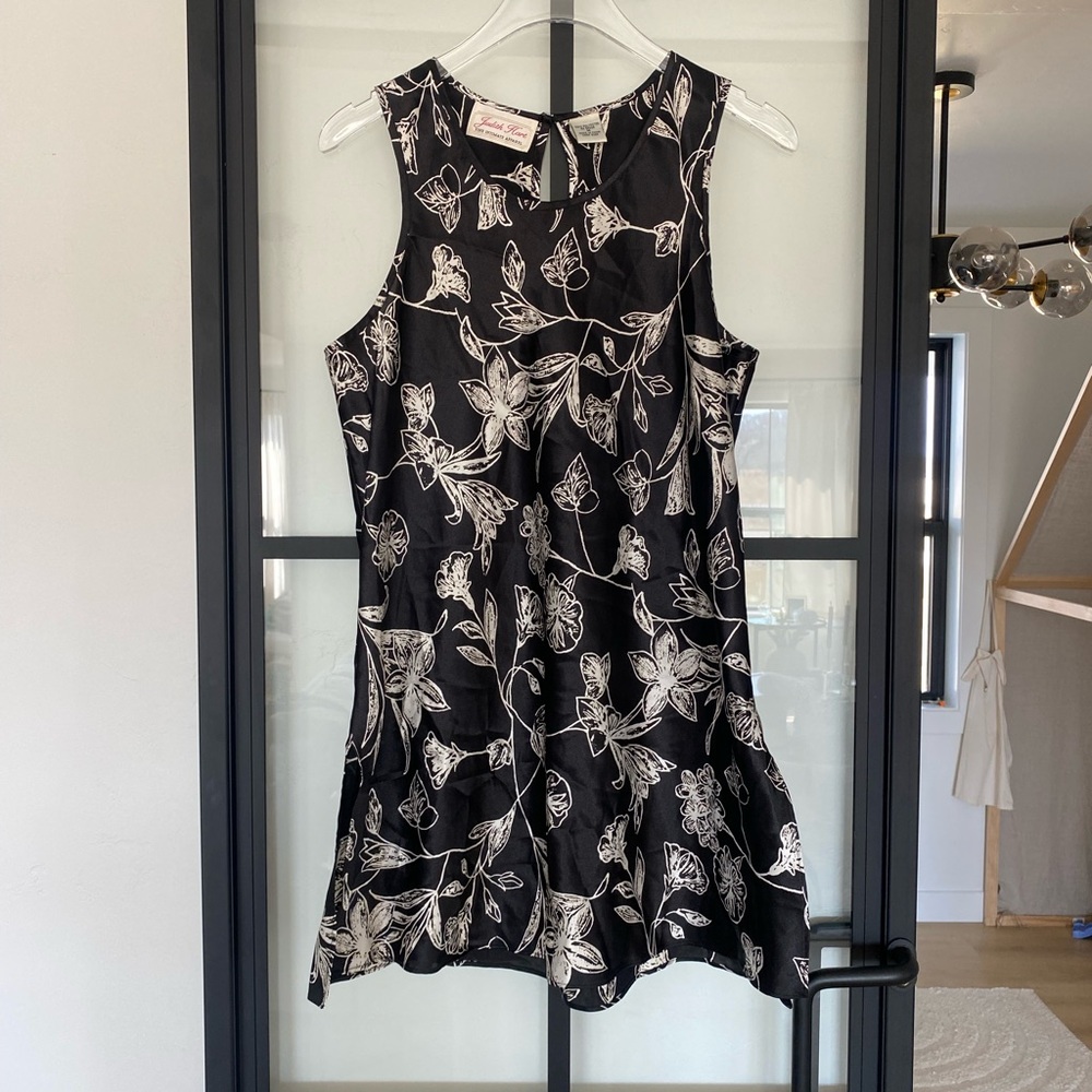 Vintage Judith Hart Black White Floral satin silky nightie chemise M